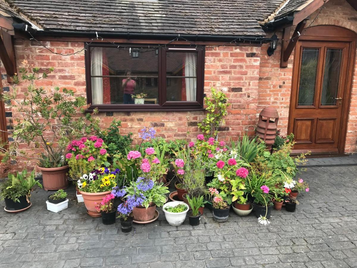 Nuneaton - Cottage - Sleeps 2 - Parking - Garden Esterno foto