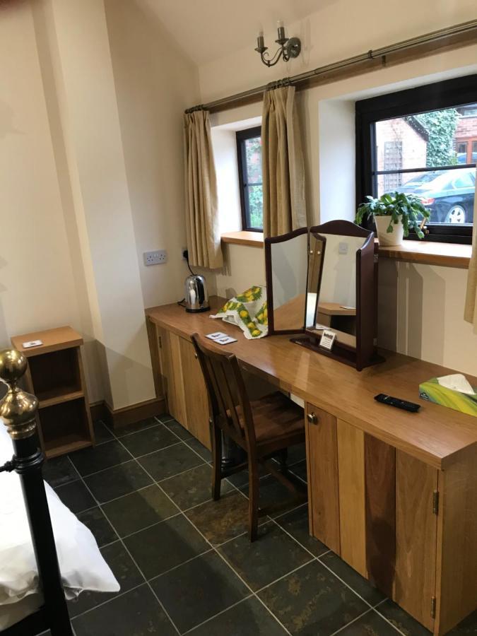 Nuneaton - Cottage - Sleeps 2 - Parking - Garden Esterno foto