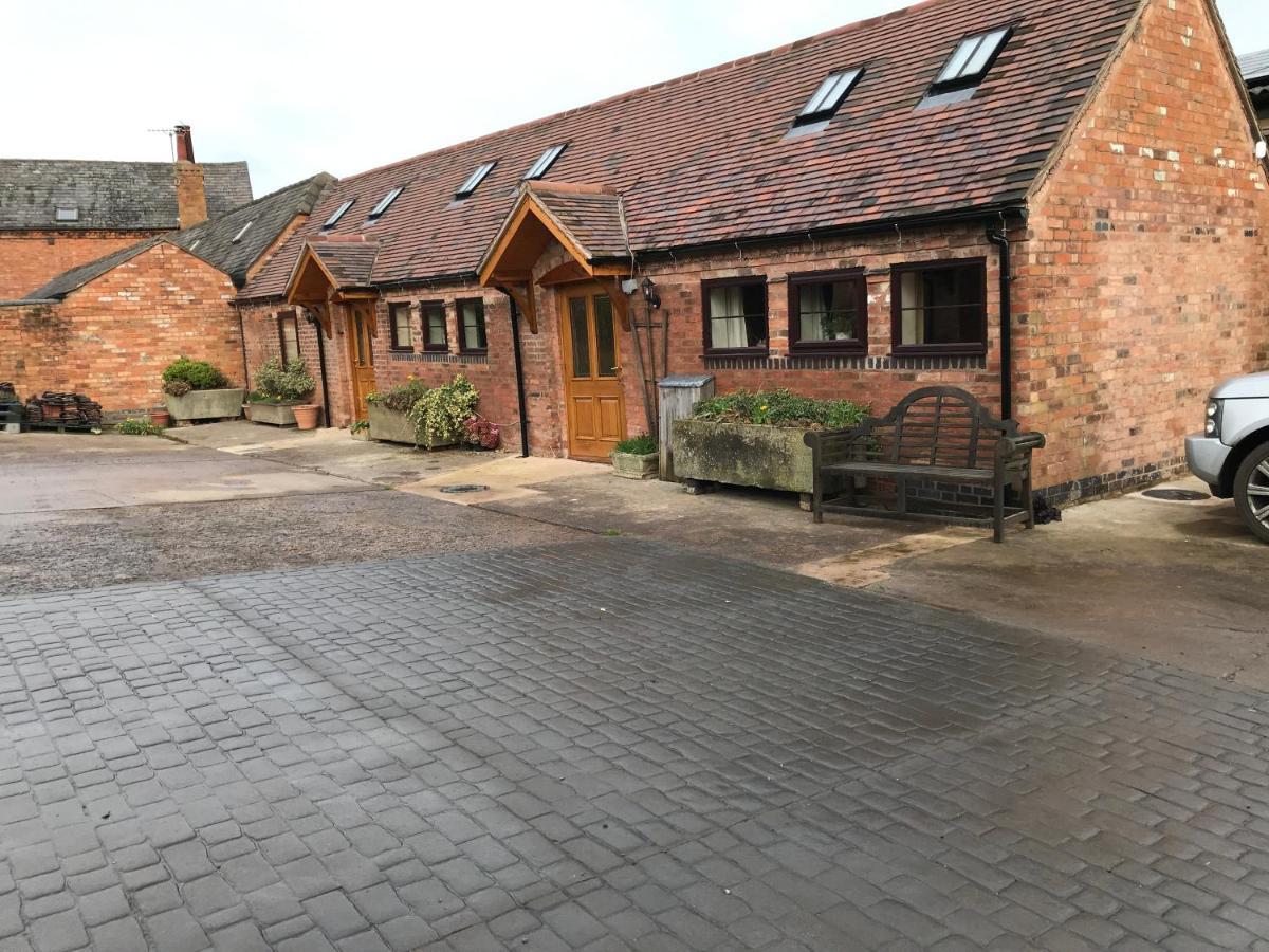 Nuneaton - Cottage - Sleeps 2 - Parking - Garden Esterno foto