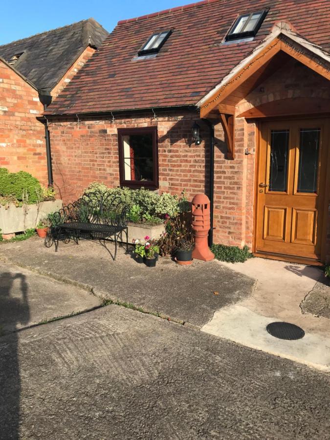 Nuneaton - Cottage - Sleeps 2 - Parking - Garden Esterno foto